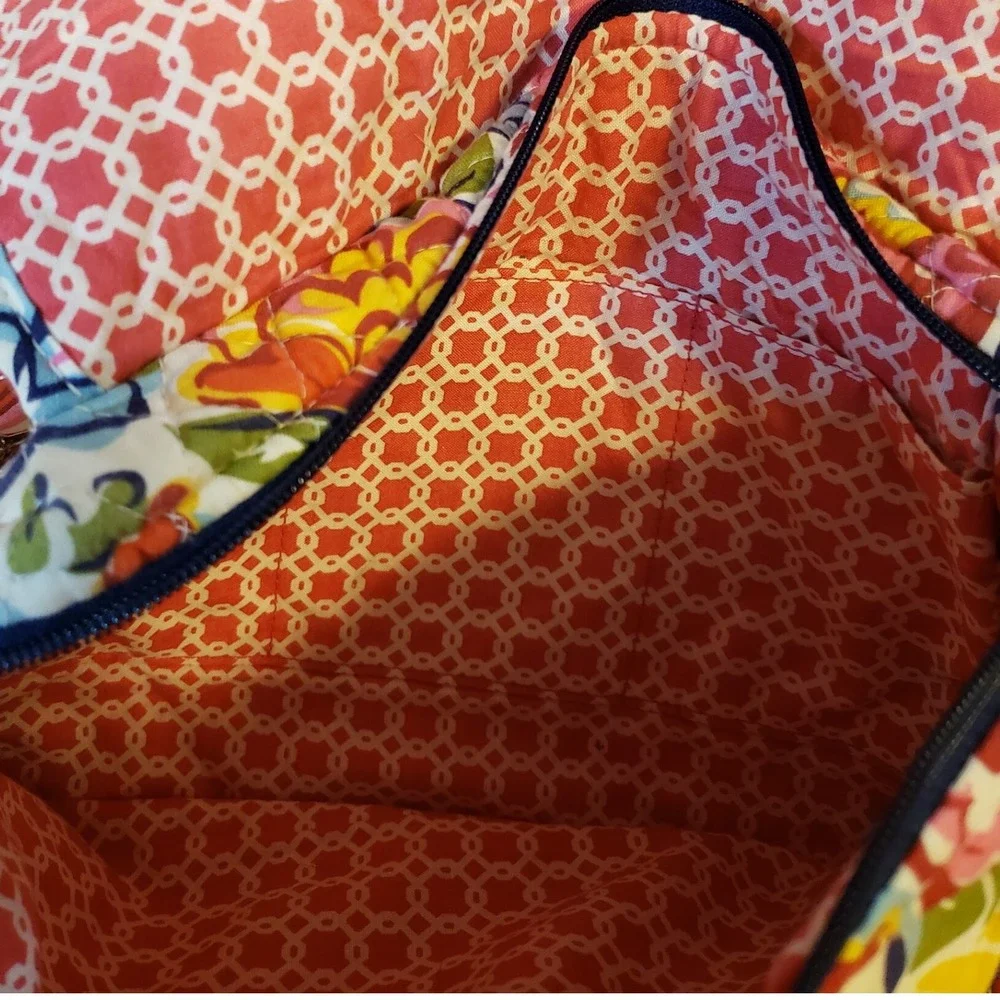 Vera Bradley crossbody bag‎ floral print adjustable strap zip pockets summer